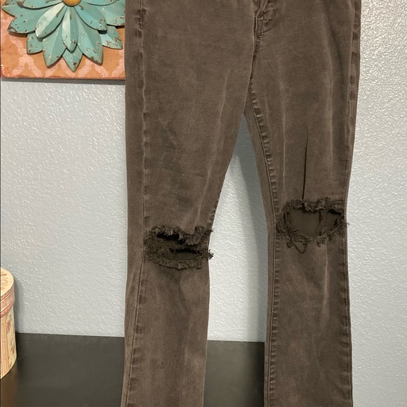 Lucky Brand women’s black distressed jeans size 6/28 R - Picture 5 of 9
